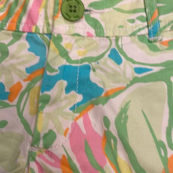 LILLY PULITZER Buttercup Shorts Hibiscus Floral 2 - Picture 2 of 9